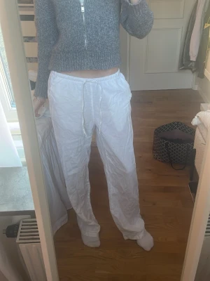 Linnebyxor  - Kommer ej till använd och inga skador, de är skrynkliga på bilderna