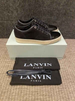 Lanvin skor  - Hej! Säljer nu dessa svin snygga lanvin skor. Skorna är i nytt skick! Begränsat antal boxar och dustbags. Hör av dig vid frågor.