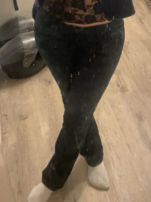 Svarta bootcut jeans - Intressekoll på mina LTB jeans i modellen valaire, 