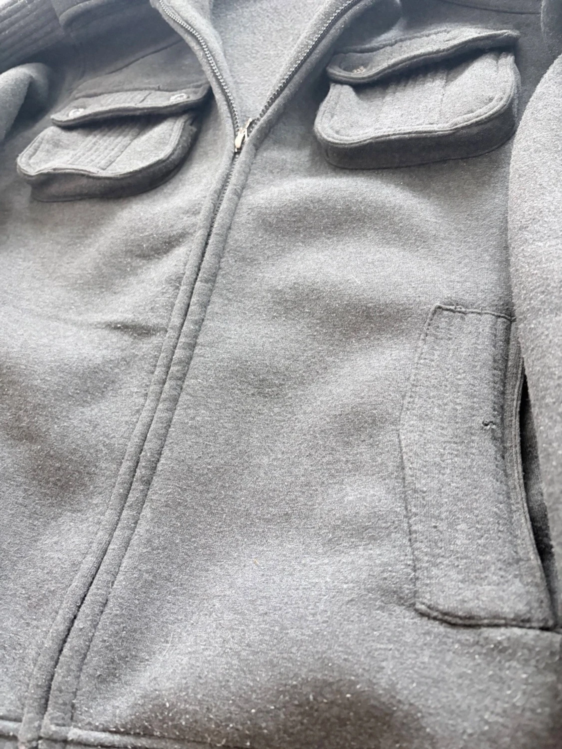 Grå zip-up jacka med fickor - 1