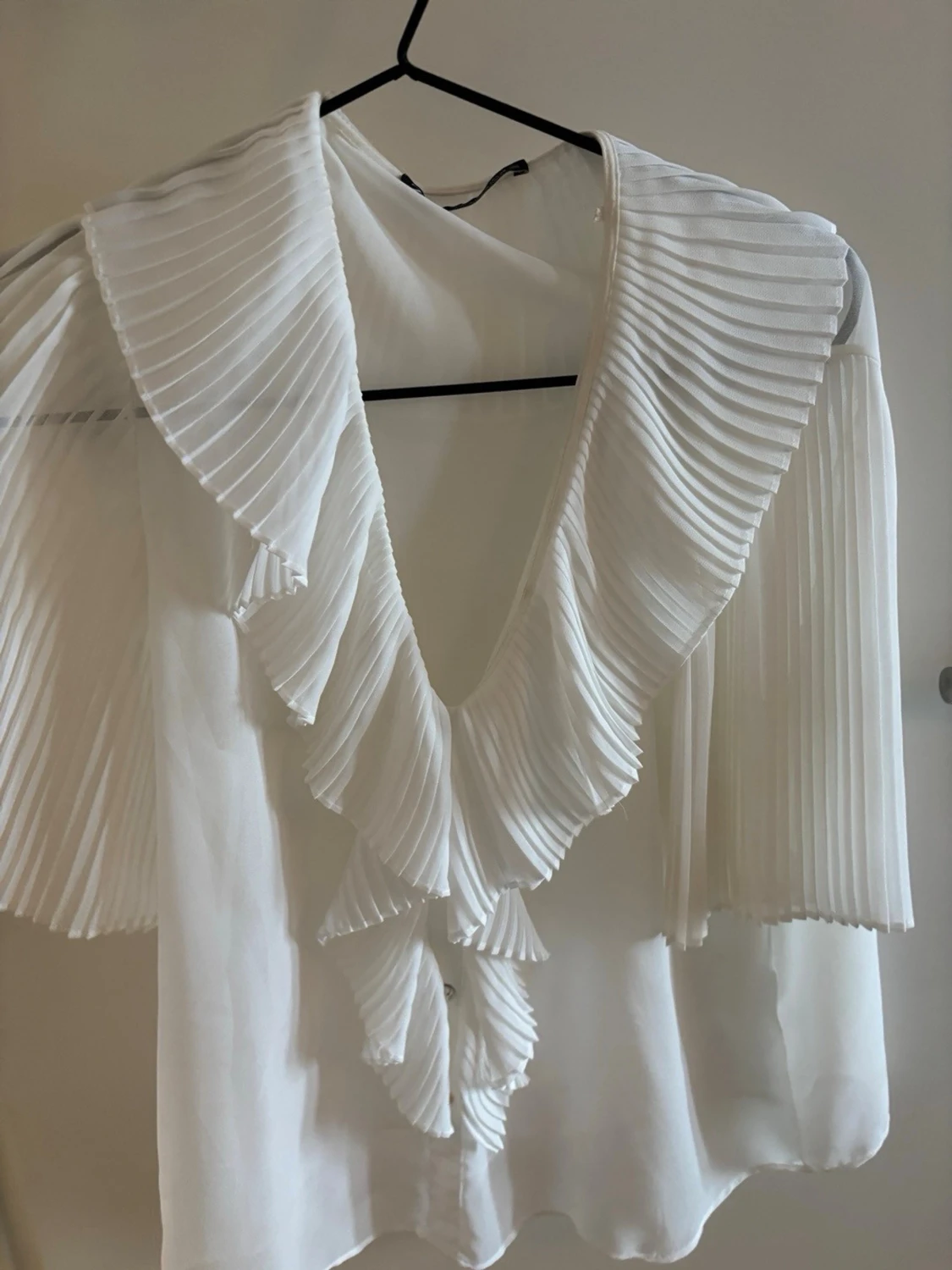 Vit plisserad blus från Zara