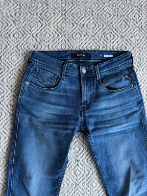 Replay jeans  - Replay jeans - Modell: Anbass - Storlek: W30/L32 - skick: 9/10 - Nypris runt 2000kr 