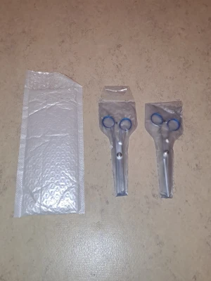 Saxset för frisörer - Jag säljer frisör saxar för 80 kr. I helt nytt skick. Tveka inte att kontakta om du är intresserad eller har några frågor! Först till kvarn dom gäller!