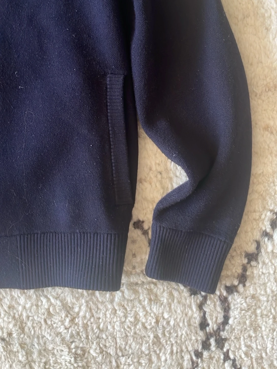 Mörkblå ziptröja med hög krage - 1