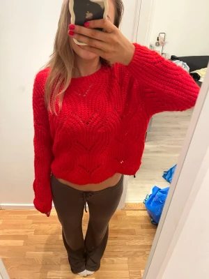 Stickad tröja  - Fin färg och använt fåtal gånger 