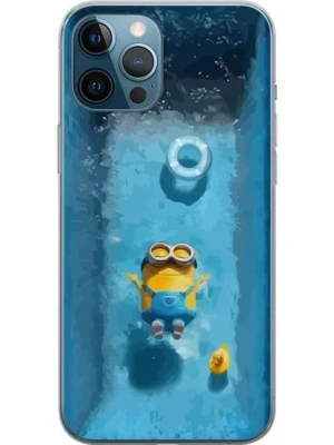 Minion mobilskal med poolmotiv - Snyggt mobilskal med en tecknad minion som flyter i en pool, komplett med badring och badanka. Skalet har blå bakgrund och färgglada detaljer, perfekt för dig som gillar roliga och lekfulla motiv. Tillverkat i tåligt plastmaterial och passar utmärkt till din mobil.