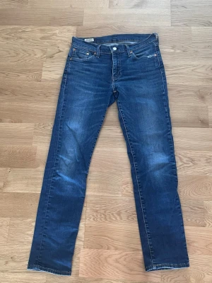 Levi 511 - Säljer ett par Levi 511or då dom inte passar mig. W30 L32. Skriv gärna vid funderingar 🤝Mycket bra skick 💎