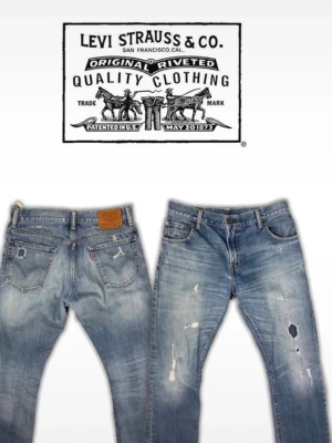 Levi’s 517 Distressed Jeans - Levis 517 men fina lagningar och en bootcut/straight fit. Storlek 30/33 men utgå alltid från angivna mått!                      Midja: 42 Innerben: 76 Ytterben: 99 Benöppning 21