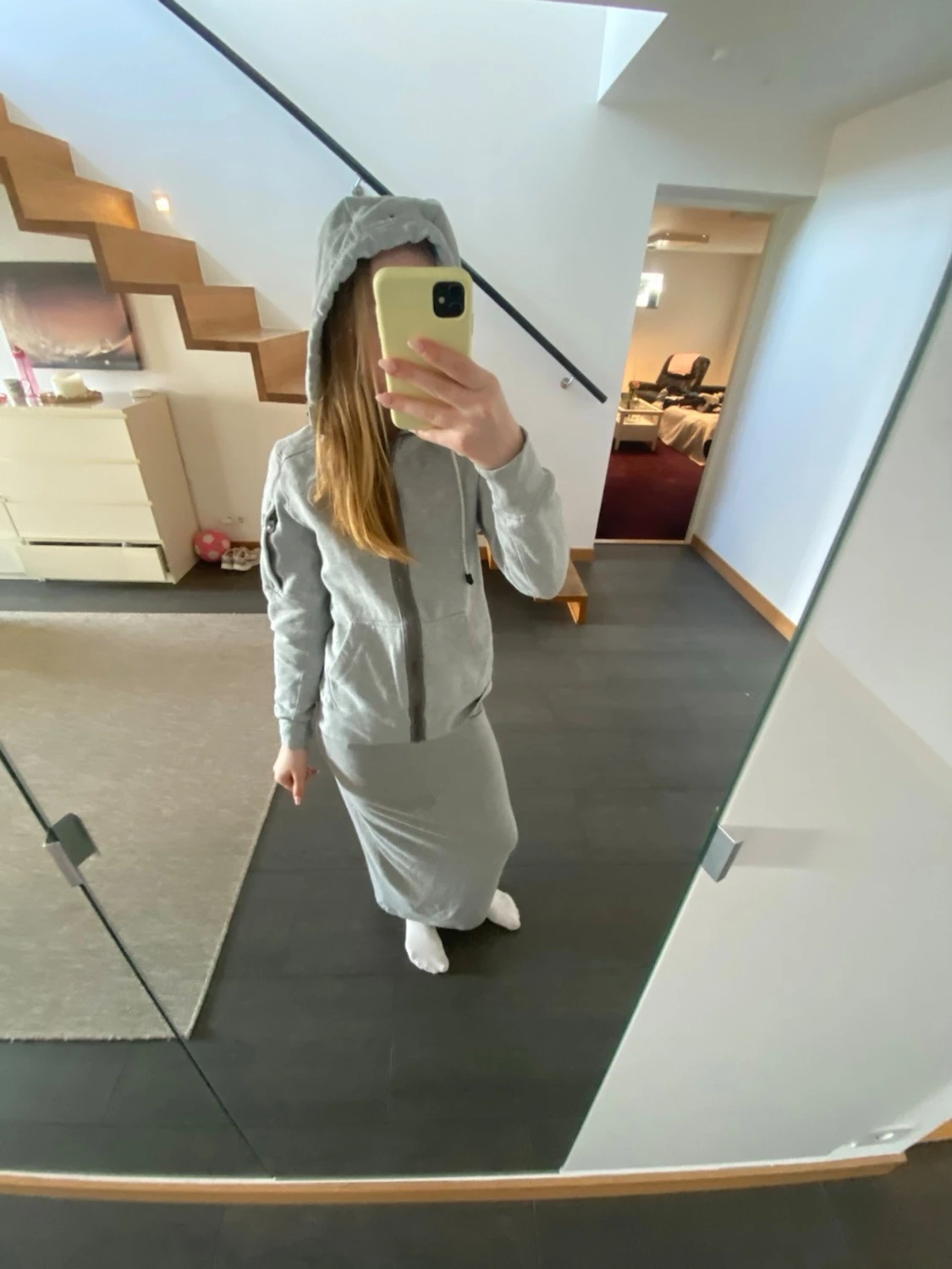 Ljusgrå zip hoodie med huva - 1