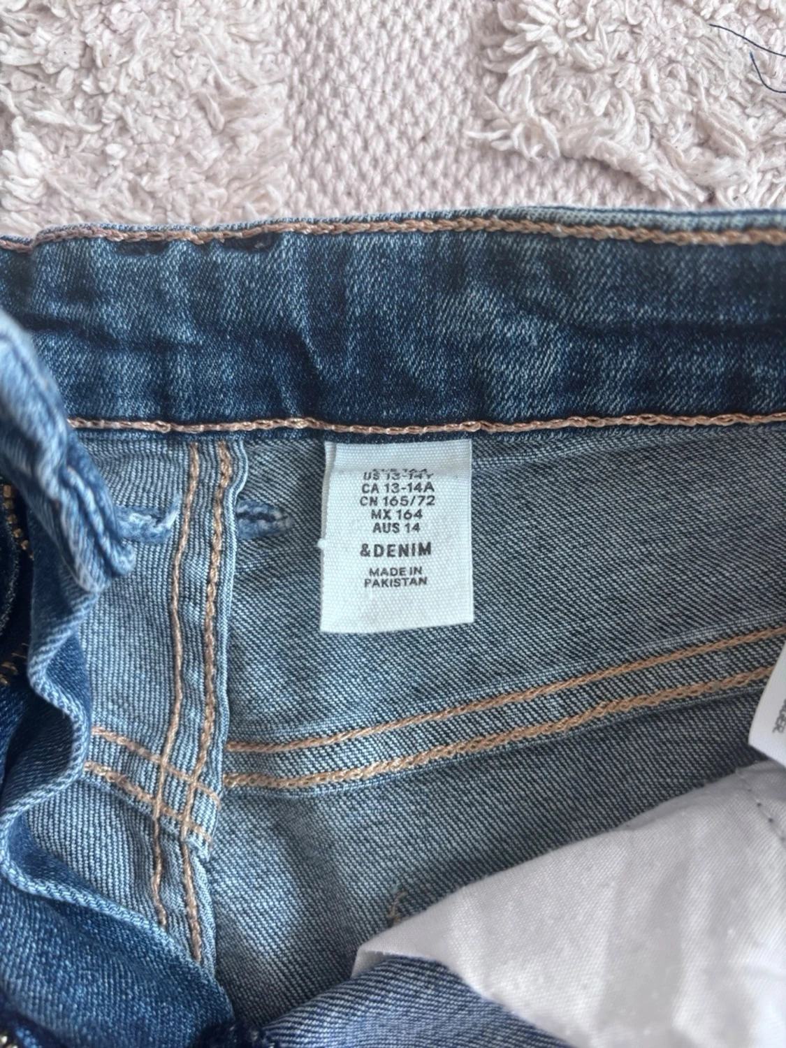 Blå jeansshorts med spetsdetalj - 3