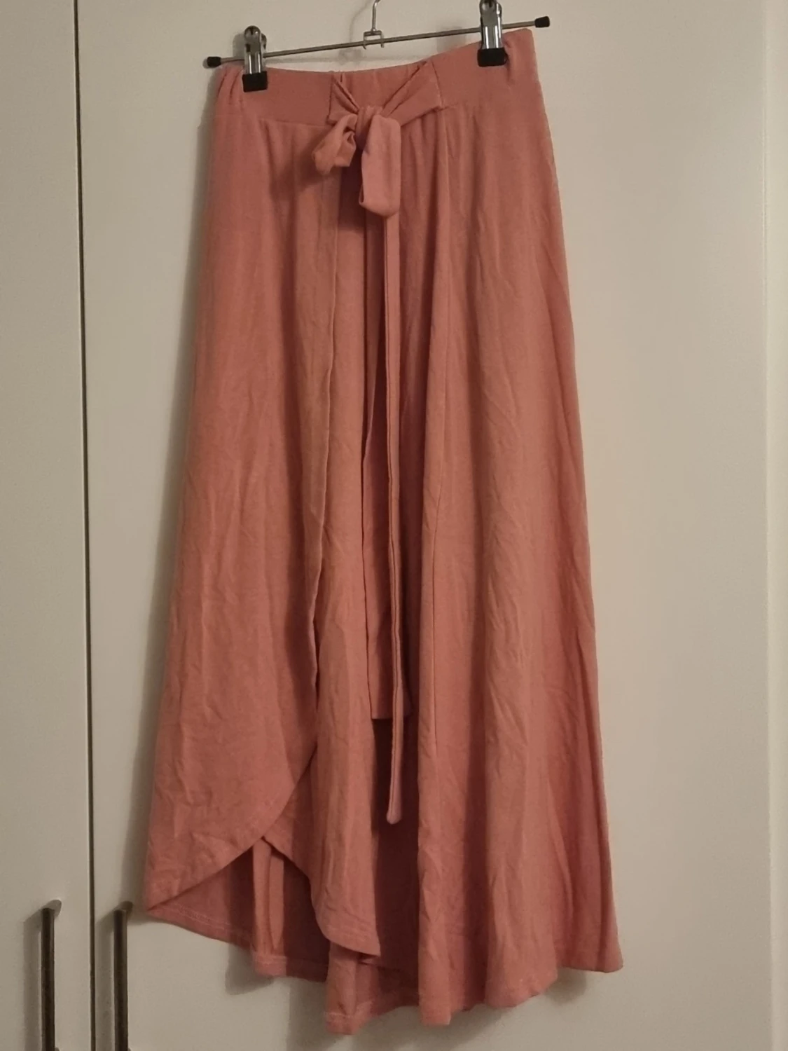 Rosa omlottkjol med knytband