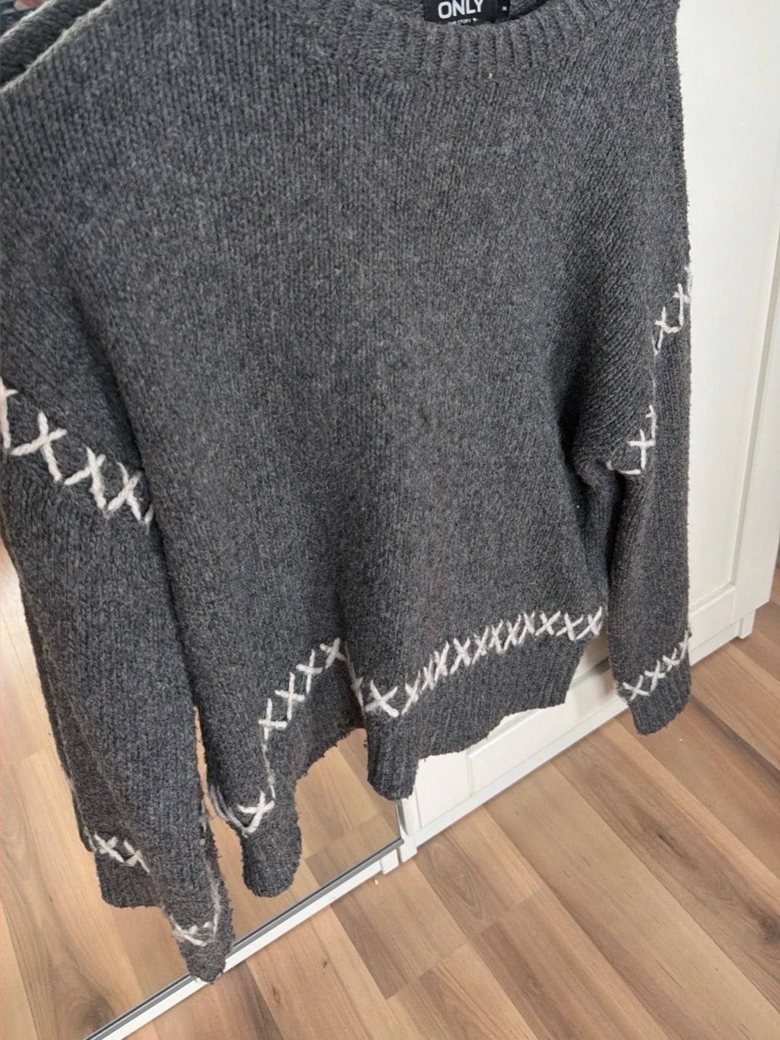 Grå stickad tröja från ONLY - 1