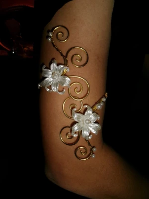 Armcuff  - Finns både i silver och guld💞 Lättböjd material som är enkel att justera. Vid osäkerhet, skriv gärna din till mig din omkrets på armen🥰 Jag gör även customs!