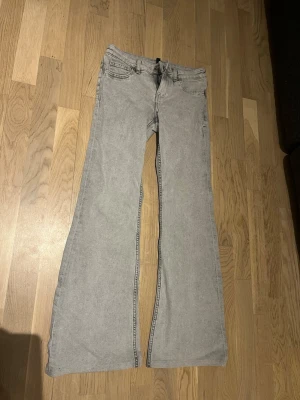 Bootcut jeans  - Snygga bootcut jeans❤️ är uppsydda så passar om man är runt 160cm❤️