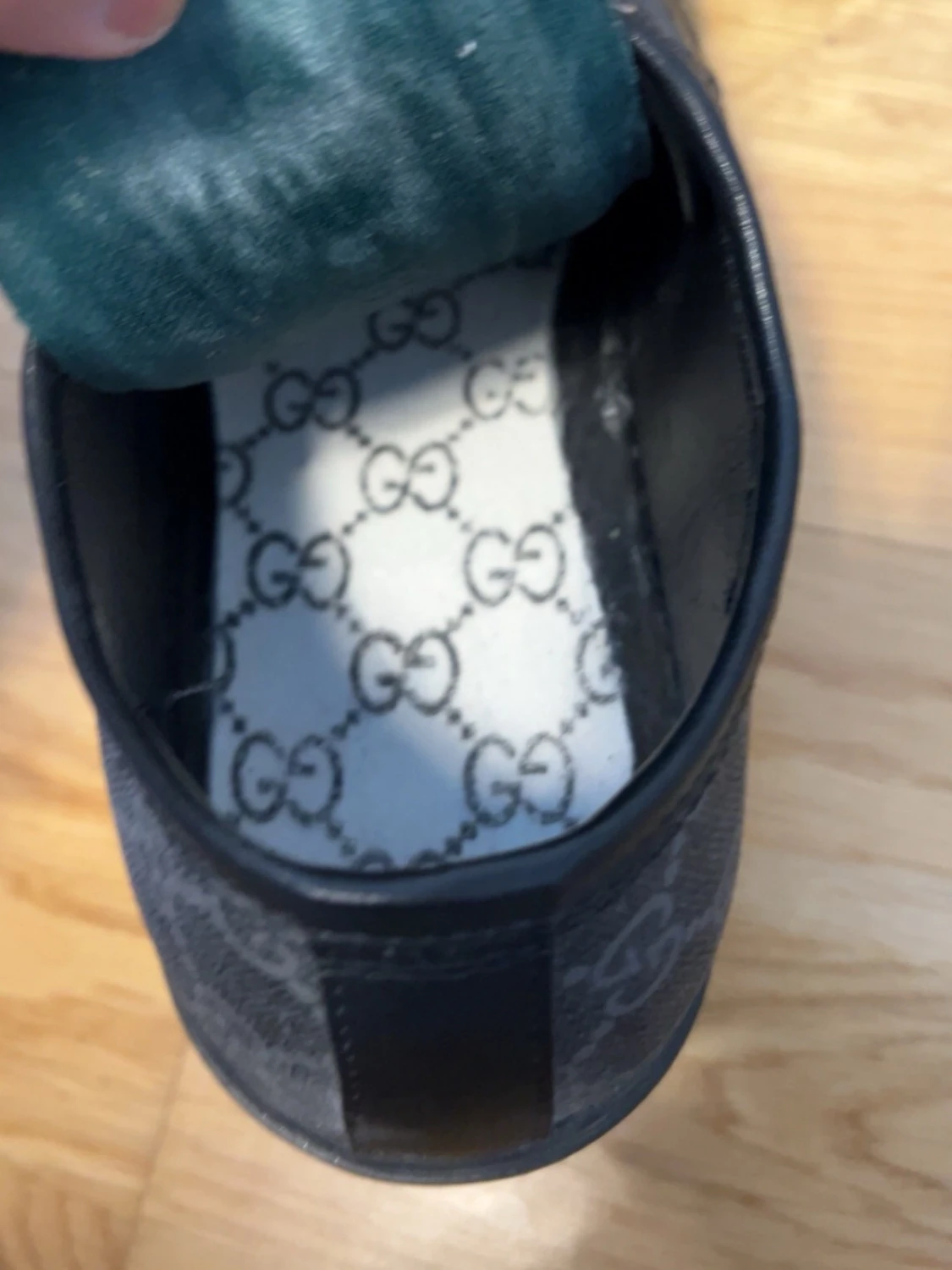 Svarta sneakers från Gucci med GG-mönster - 4