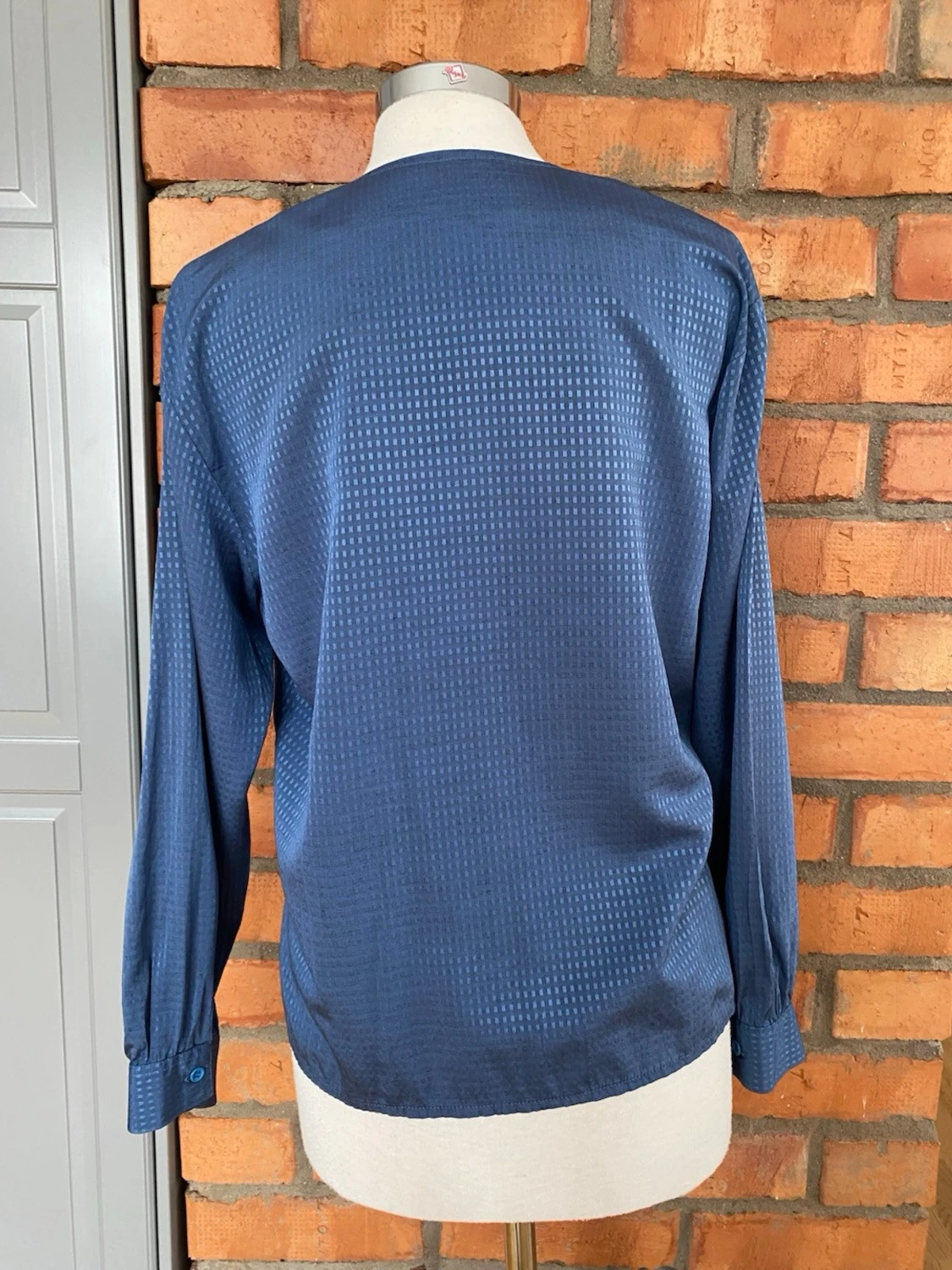 Blå asymmetrisk blus med knappar strl 44 - 2