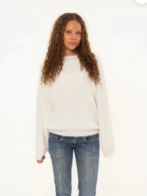 Nitted tröja  - Tröja från nitted (Tillas märke), använd fåtal gånger, storlek S! Nypris: 360kr+frakt