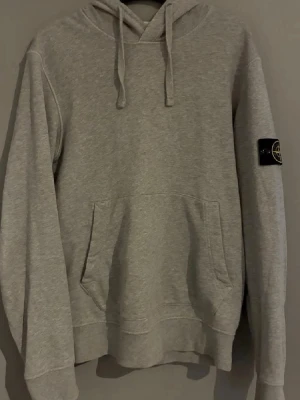 Grå Stone Island hoodie  - Äkta!