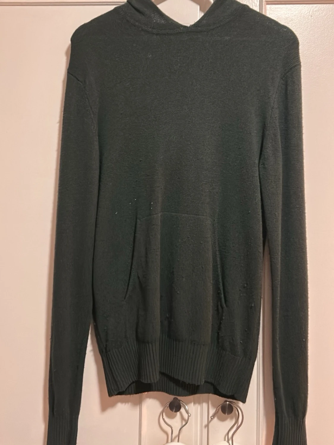 Mörkgrön hoodie med huva från Mango