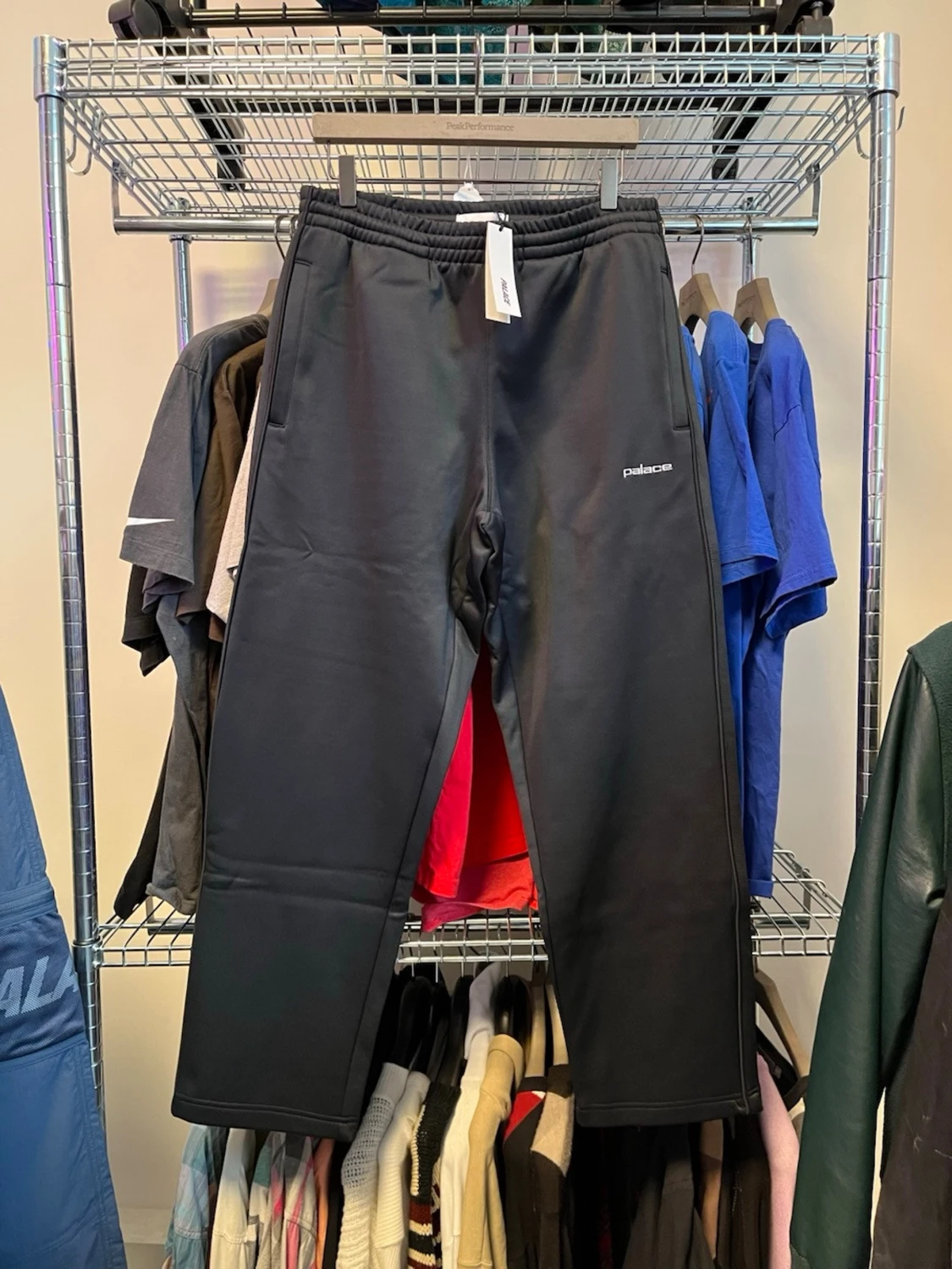 Svarta mjukisbyxor från Palace