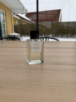 Orange X Santal  - Orange X Santal av Essential Parfums. Ca 60/100ml 
