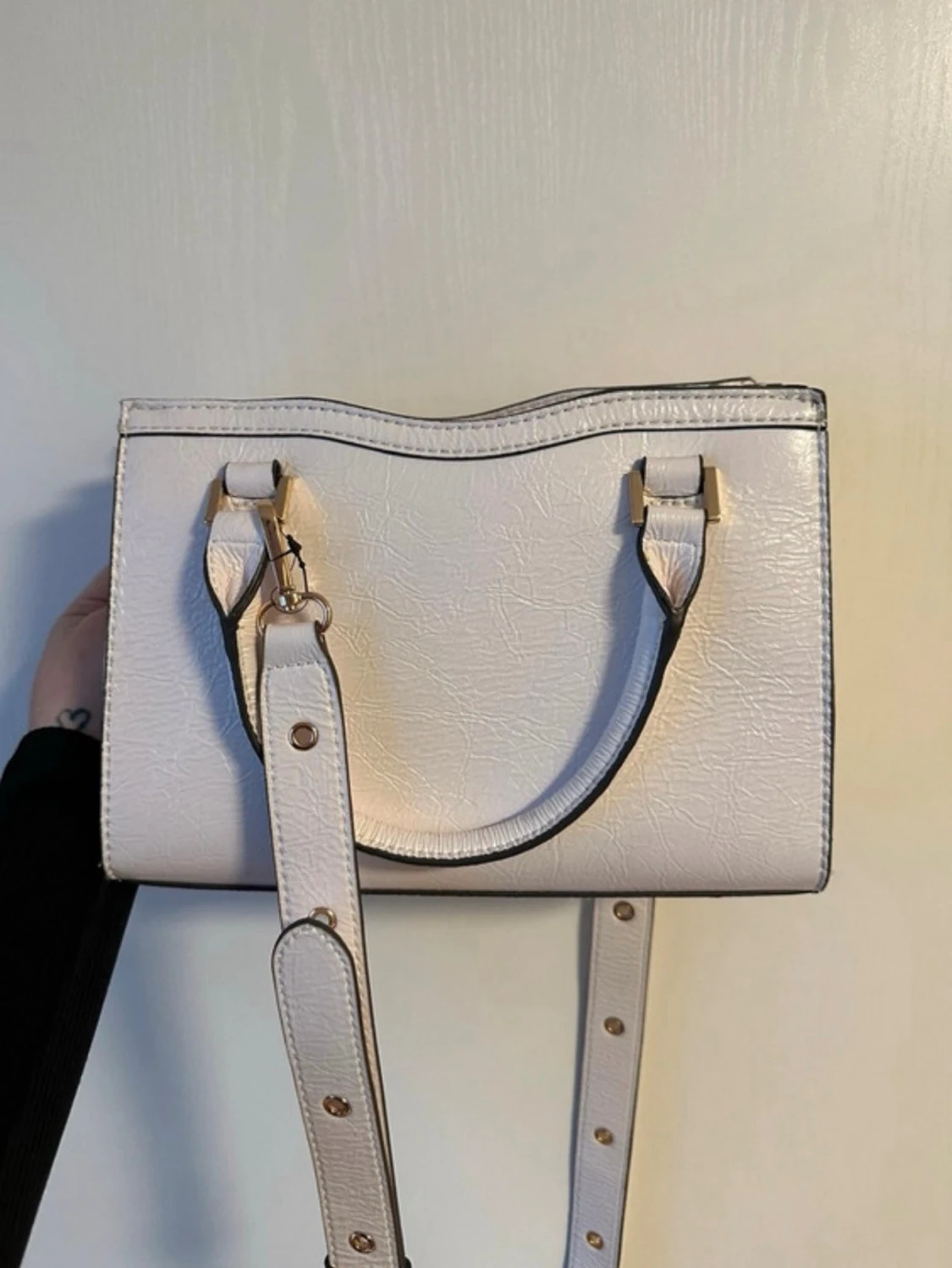 Vit handväska från Guess - 1