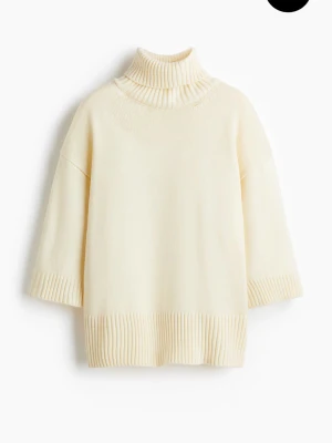 Krämvit polotröja med trekvartsärm - Super mysig stickad polo tröja från Hm . Använd vid ett tillfälle!❤️ bara att höra av sig vid intresse eller trycka köp nu❤️❤️