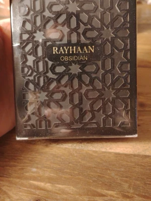 Rayhaan Obsidian parfym - Säljer en rayhaan obsidian som är inspirerad av dior homme parfym den är oanvänd