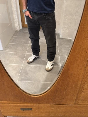 Replay jeans  - Ett par snygga byxor från Replay i storlek W33 L32 i modellen Anbbas 