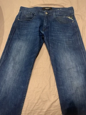 Replay Anbass - Typ helt nya, skick 10/10. Storlek w28 l32