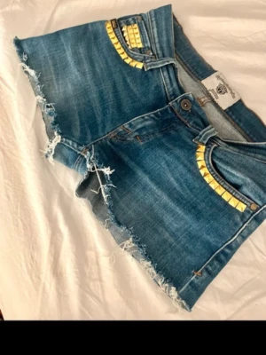 Shorts med nitar - Fina shorts med nitar💗🌸