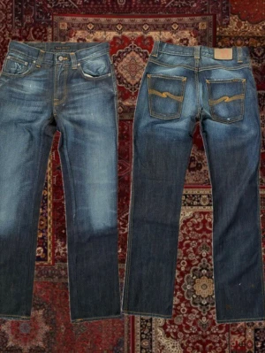 Vintage Nudie jeans - Sjukt najs Nudie jeans i modellen Slim Jim i storlek 29/32 ✌️ Jeansen har en otrolig tvätt och aningen boot cut passform, skriv vid minsta lilla fråga eller fundering! A: 37,5 cm B:105cm