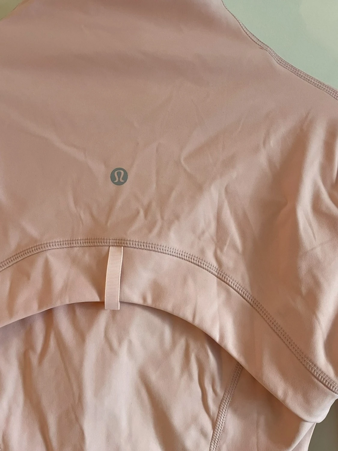 Ljusrosa träningsjacka från Lululemon - 3