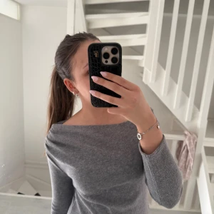 Grå långärmad topp med bred hals - Fin grå sne topp💕 använd ett fåtal gånger