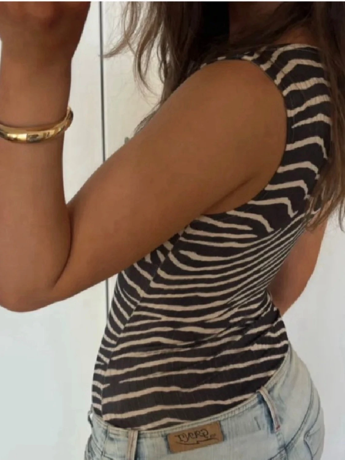 Zebramönstrad omlottopp i ribbad trikå - 2