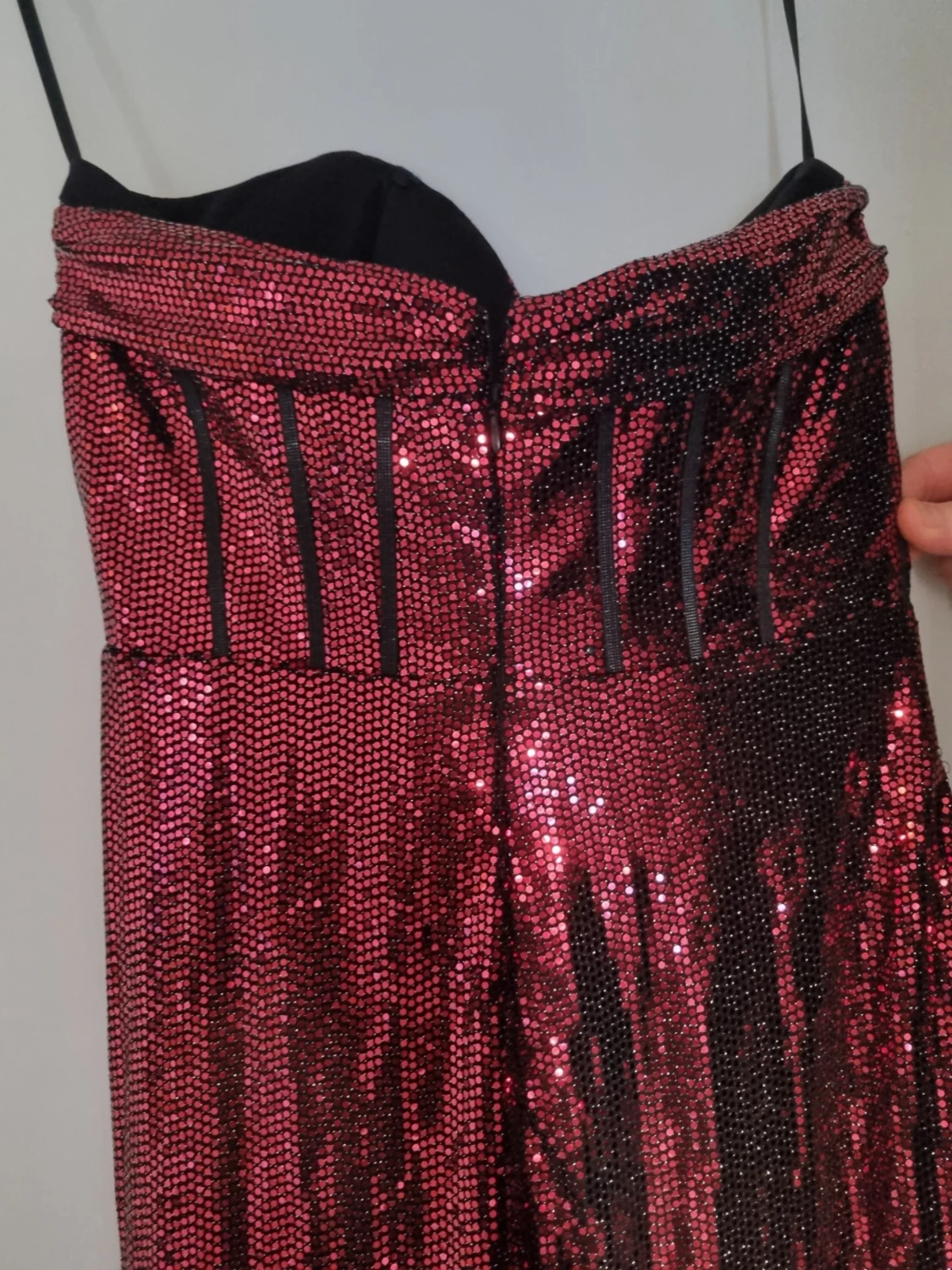 Vinröd glittrig långklänning - 3