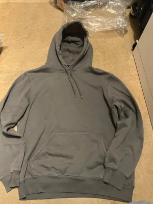H&M Grå Hoodie - Grå hoodie från H&M, ny med etiketter