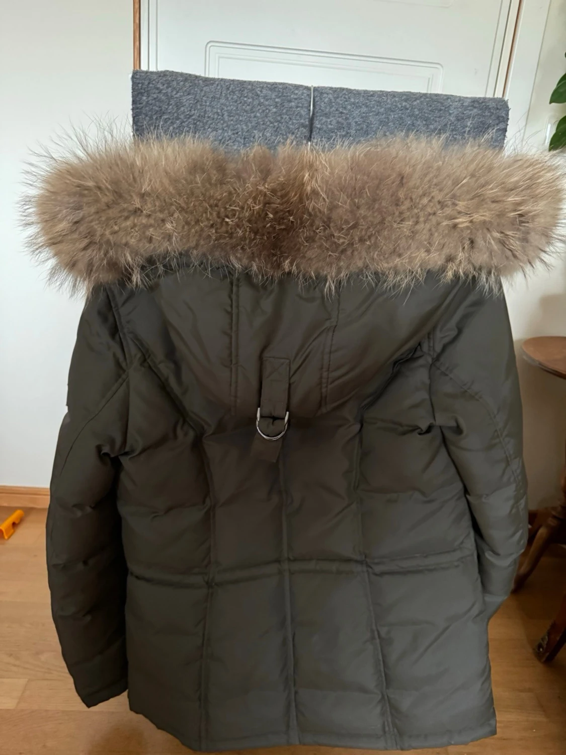 Olivgrön parkas från Hollies med pälskrage - 4