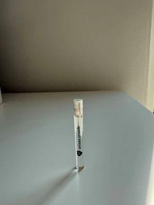 Ariana Grande  - Thank u next test. Vet inte storlek. 