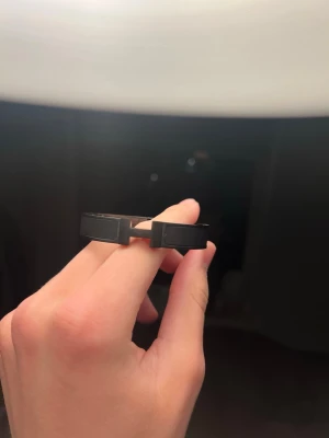 Svart armband nytt! - Halloj, säljer det då det var något för litet för mig, alltså är det bara testat, tveka inte på och höra av daj/Noah