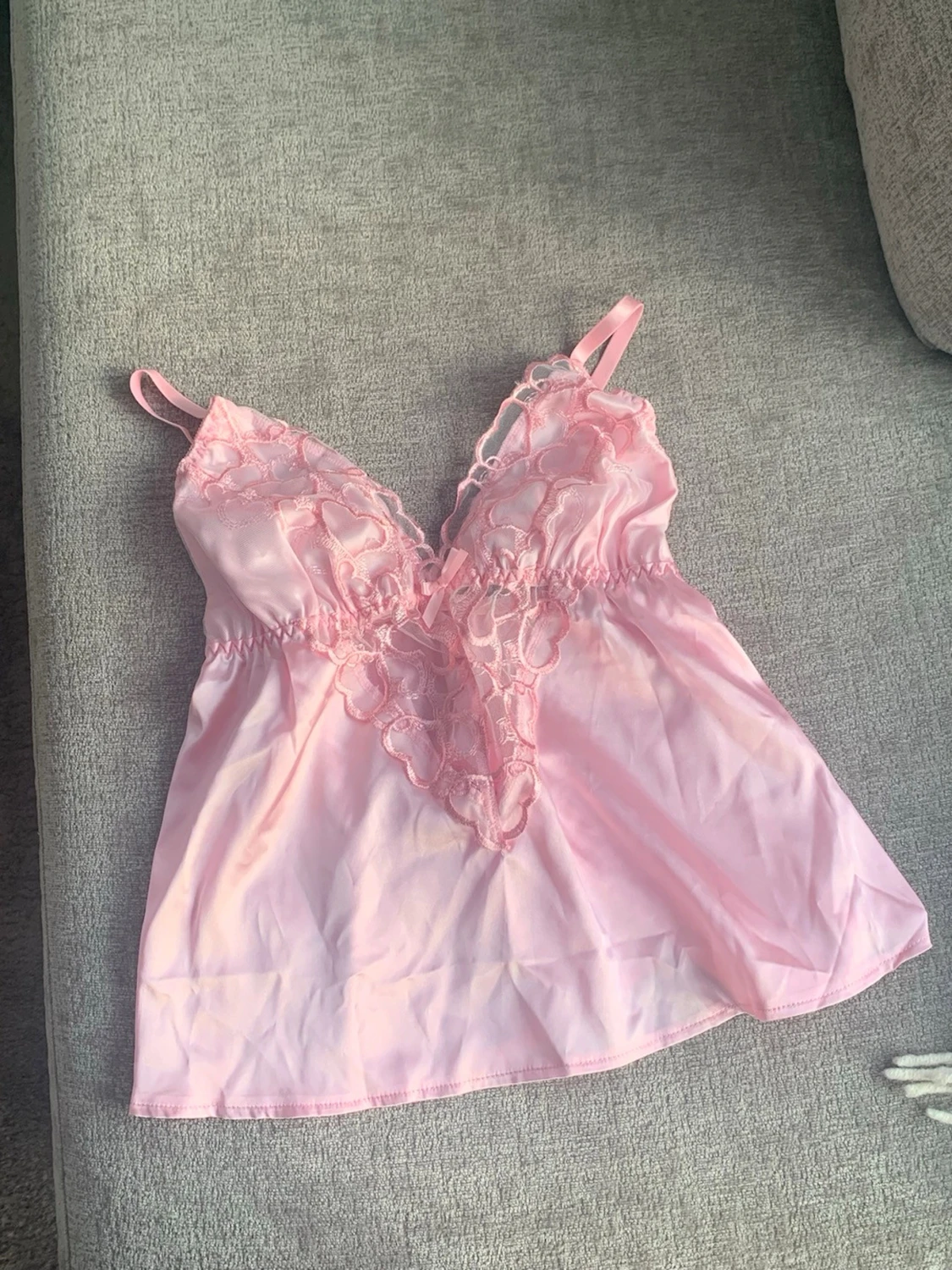 Rosa satinlinne med spets - 1