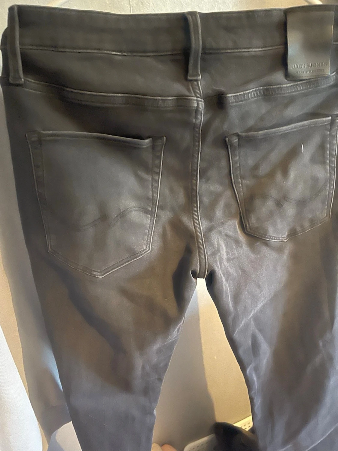 Svarta tapered jeans från Jack & Jones - 2