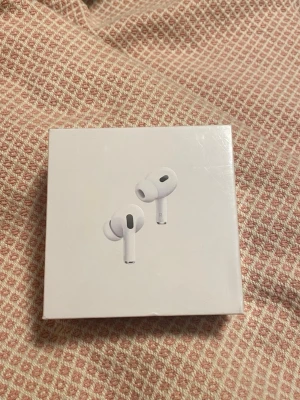 AirPods Pro 2 - Sâljer AirPods Pro 2 helt ny och perfekt med music och samtal 