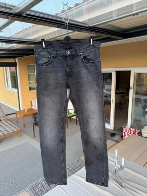 Grim Tim - Dark Cove  - Nudie jeans - Grim Tim - Dark Cove. Bra skick, väl vårdade. W32/L32 