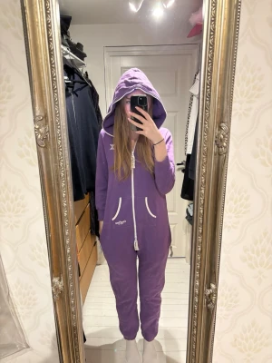 Onepiece Lila XXS - Säljer denna otroligt sköna onepiecen pga att den blivit för liten för mig. Färgen säljs inte längre.  Väldigt sparsamt använd utan skavanker :) (Jag är 171) 