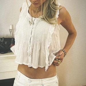 MNG topp - Så gullig vit topp från MNG💕använd fåtal gånger 