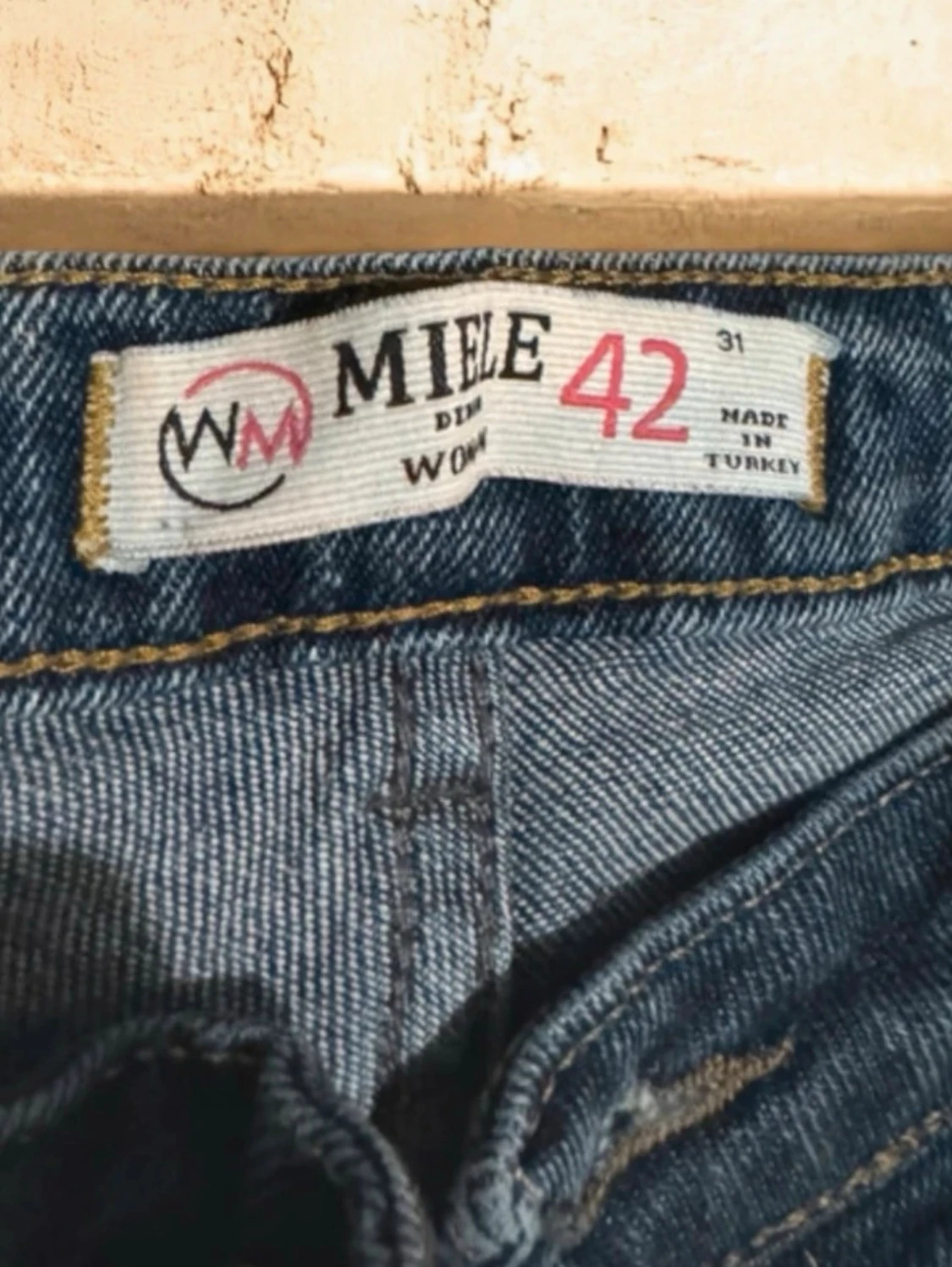 Blå raka jeans med slitningar - 2