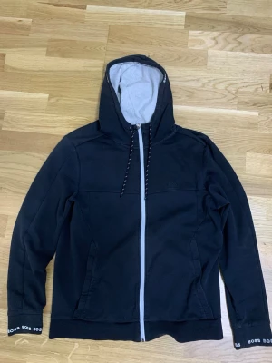 Hugo boss kofta  - En svart kofta 