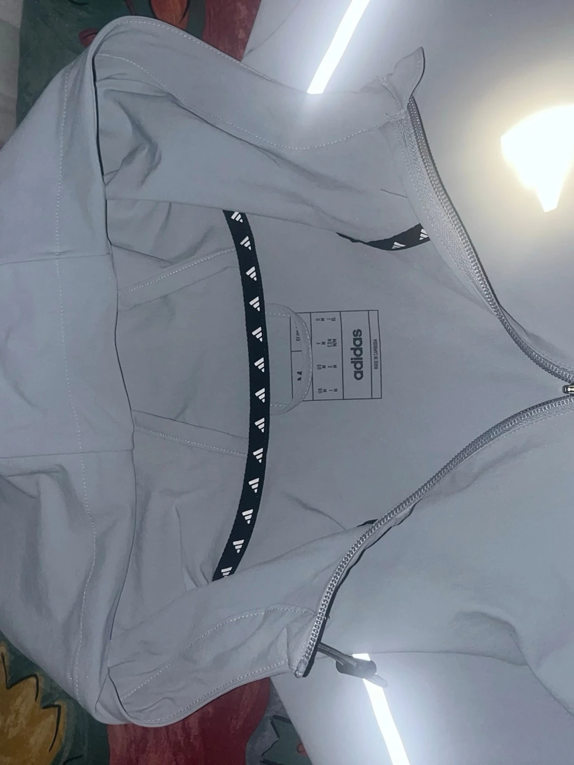 Ljusgrå vindjacka från Adidas - 1