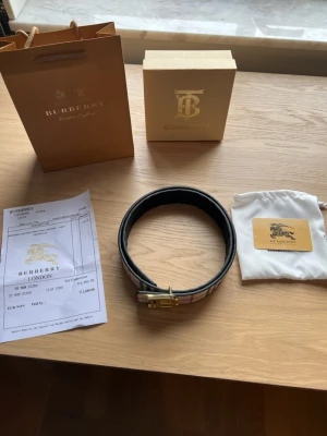 Burberry bälte  - Burberry bälte I storlek 105 cm